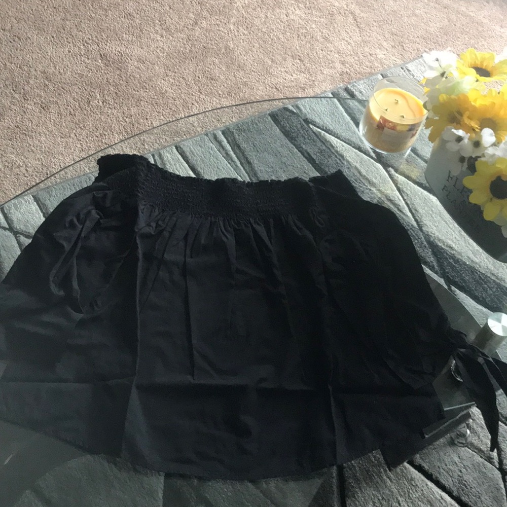 NY&C. Shoulders out black shirt